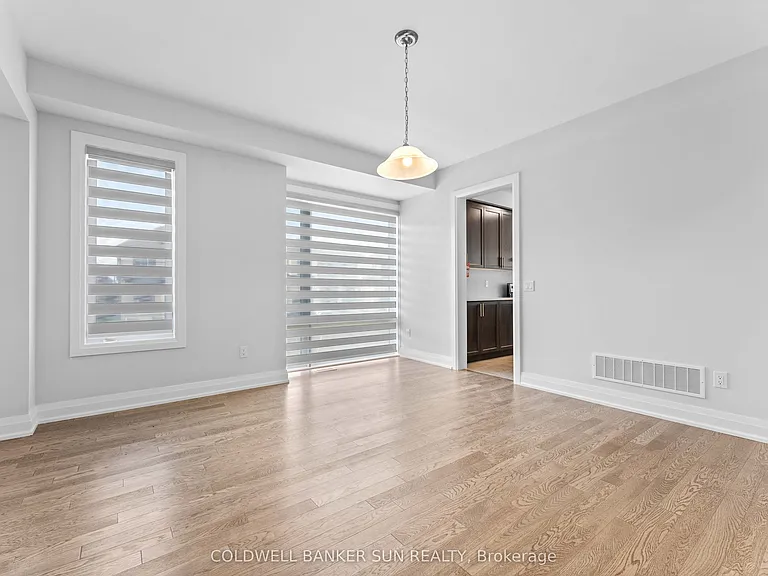 166 Prince Charles Cres — Photo 8