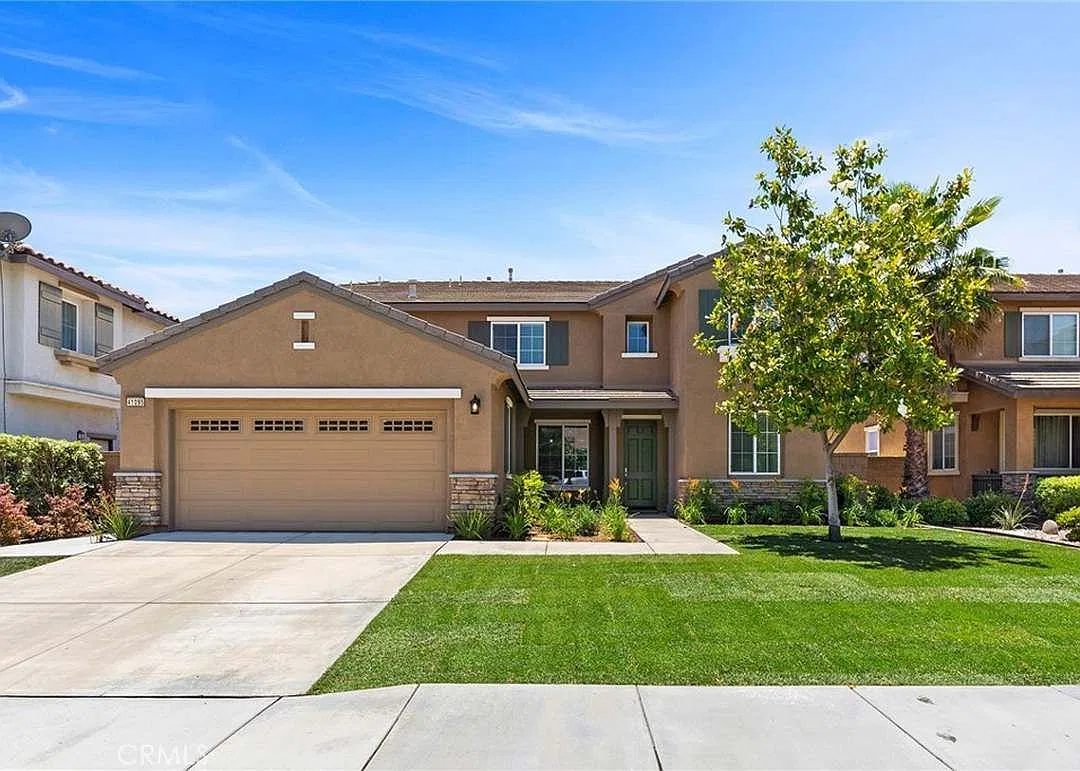 4 bed, 3.0 bath, 3049 sqft, $3,850 — Photo 1