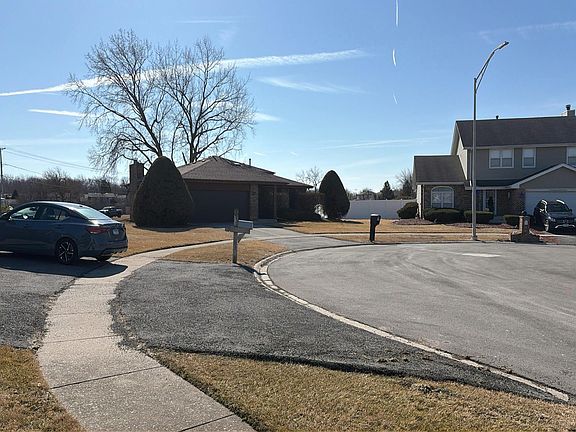 4th image of 17719 Oakwood Ave