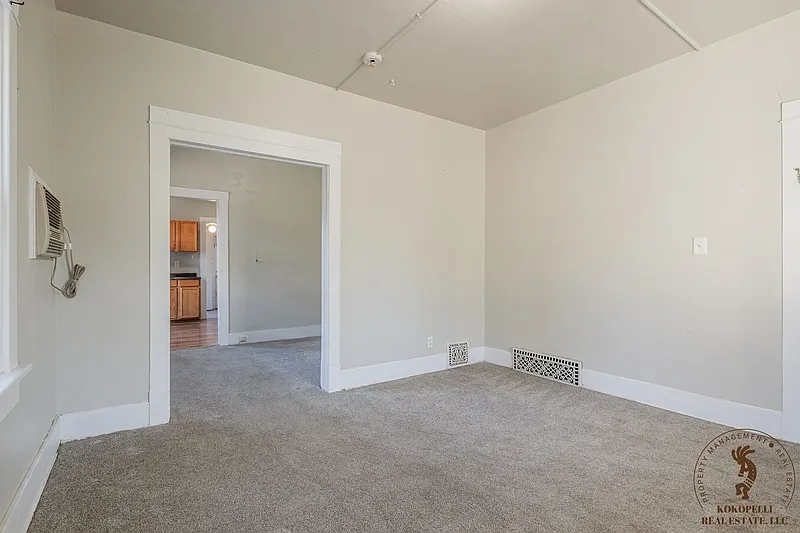910 Rood Ave — Photo 3