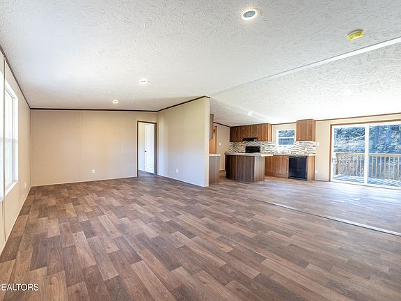 5th image of 1593 Sweetwater Rd