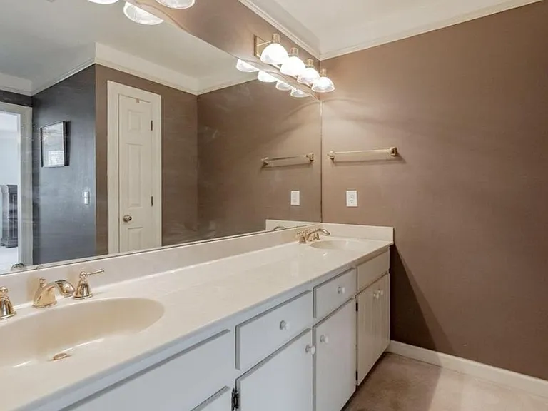 242 Torrington Rd — Photo 11