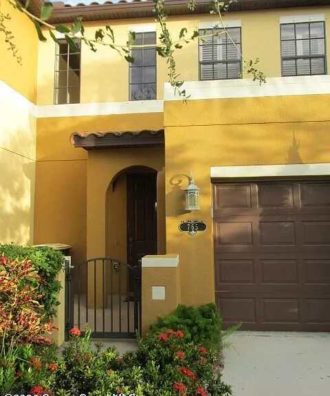 765 Ventura Dr — Photo 1