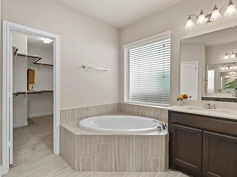 180 Santa Maria St — Photo 18