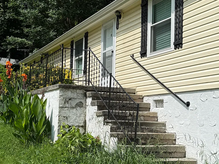 1913 Julian Ridge Rd — Photo 3