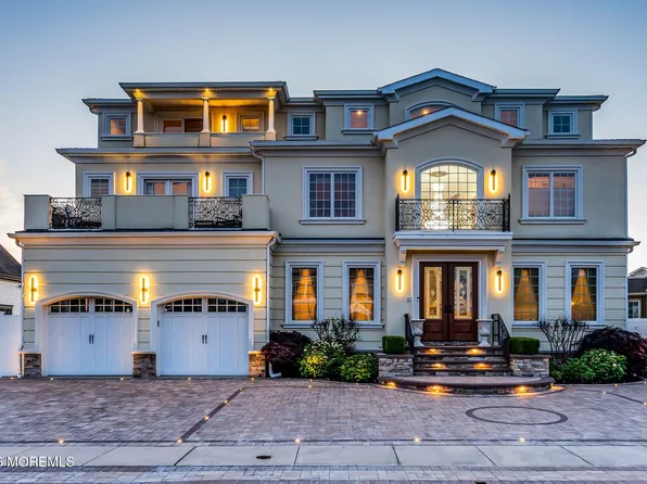 32 Freeman Court, Toms River, NJ 08753