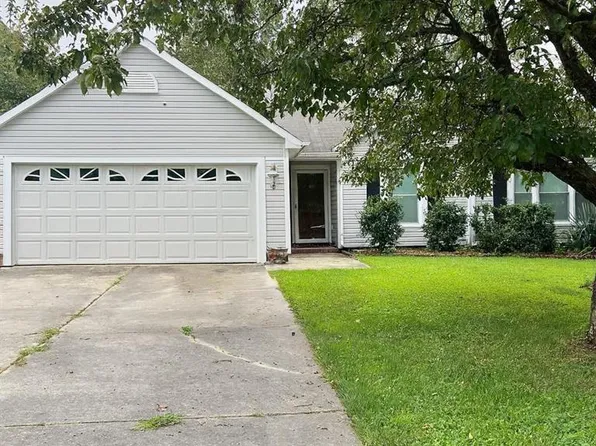 2715 Castle Croft Rd, Greensboro, NC 27407