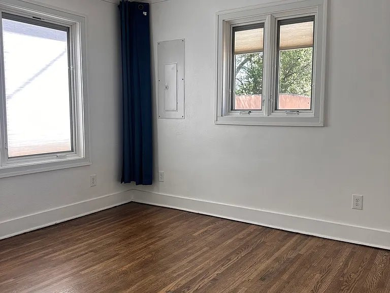 229 E Coronado Rd — Photo 14