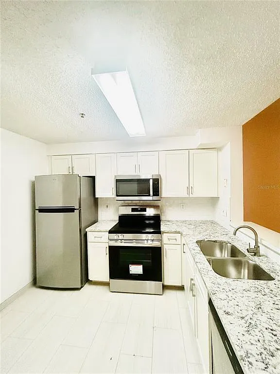 3 bed, 2.0 bath, 1134 sqft, $2,200 — Photo 2