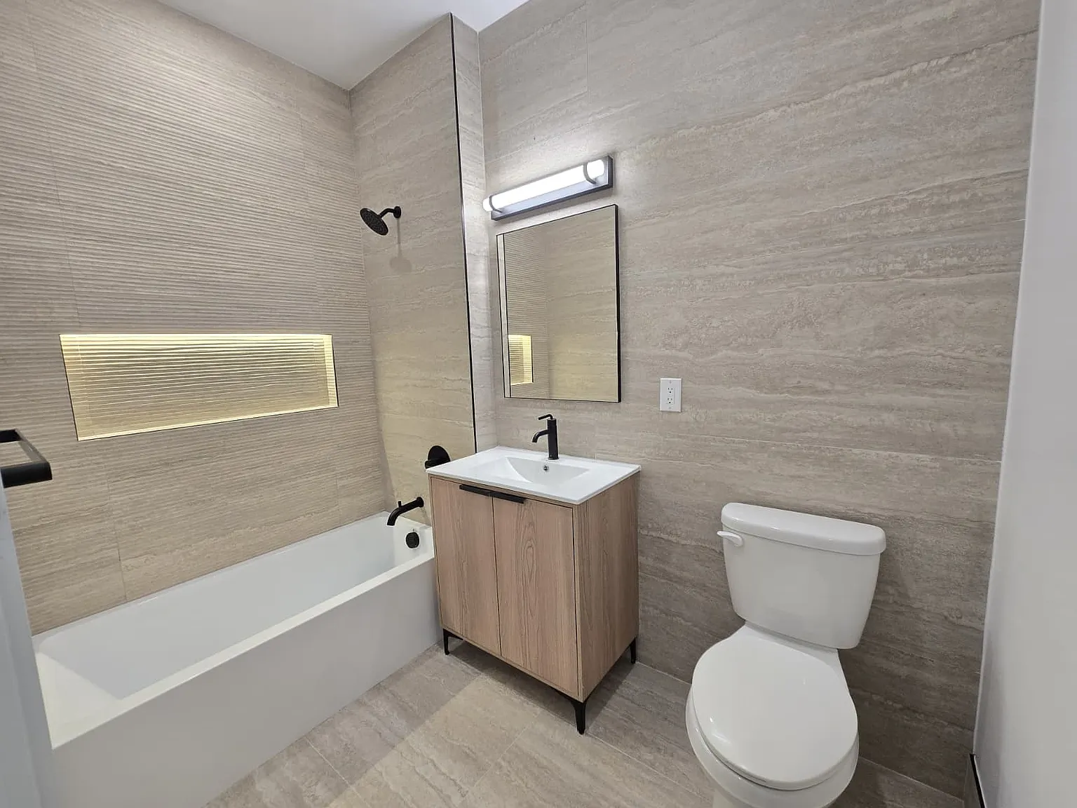 1 bed, 722 sqft, $2,525 — Photo 3