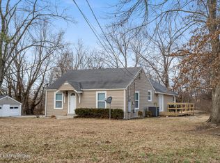 5209 Maple Spring Dr, Louisville, KY 40229