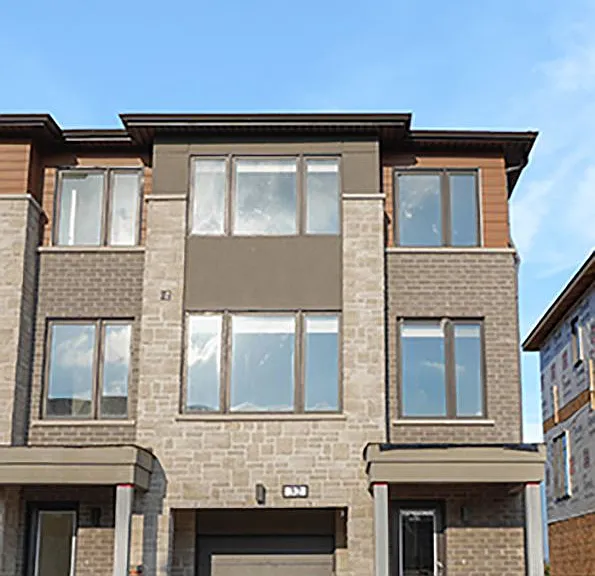 32 Humberstone Dr — Photo 1