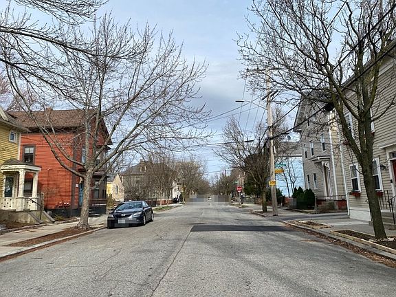 4th image of 75 Willow St #1005