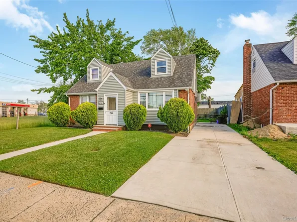 876 Oliver Avenue, Westbury, NY 11590