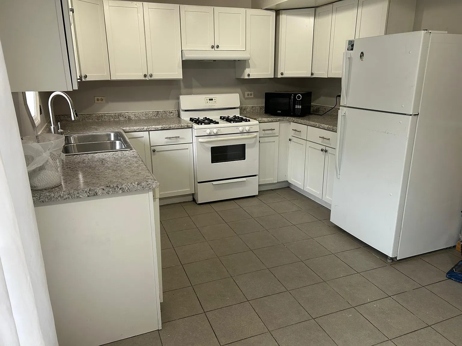 3 bed, 1.5 bath, 1188 sqft, $2,200 — Photo 4