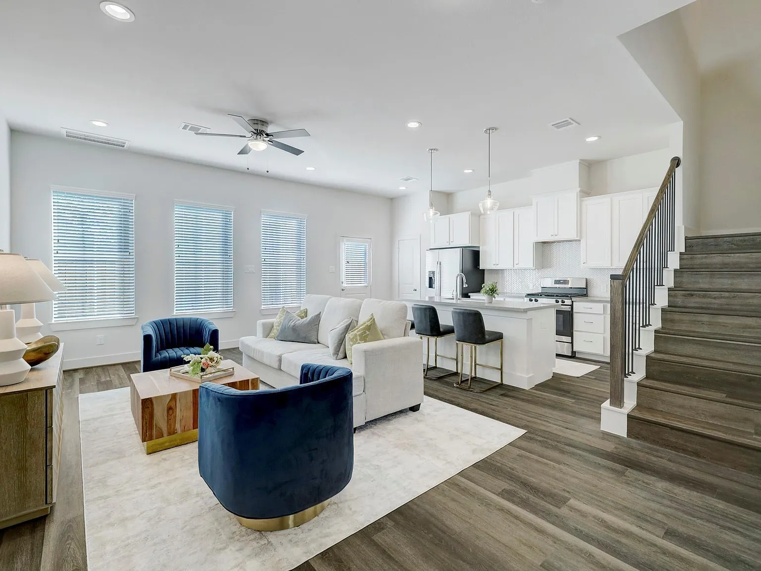 3 bed, 2.5 bath, 1712 sqft, $2,200 — Photo 3