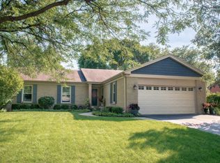 5509 Silentbrook Ln, Rolling Meadows, IL 60008