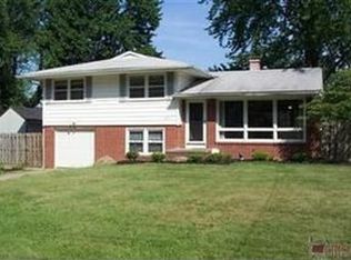 8245 Fairhill Dr NE, Warren, OH