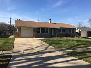 1660 Ashley Rd, Hoffman Estates, IL 60169