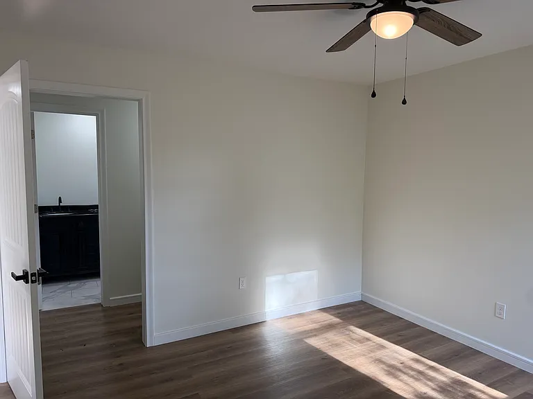 2503 E Graham Ave — Photo 12