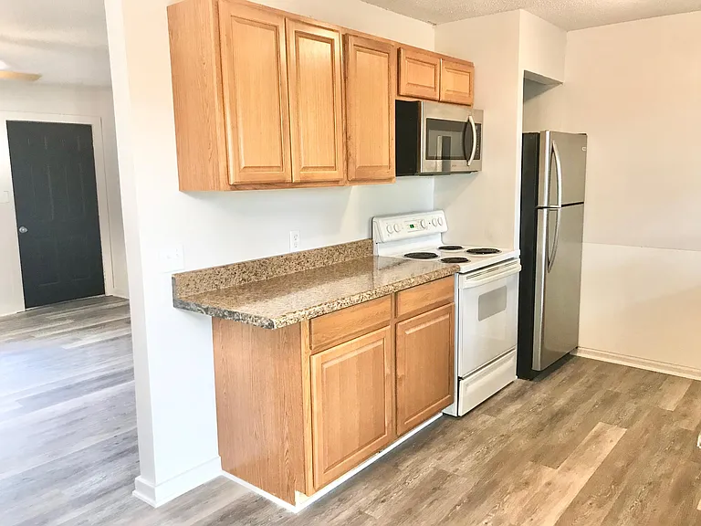 5218 Victoria Dr — Photo 3
