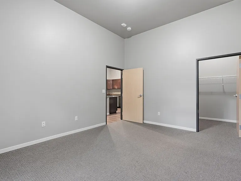 Riverview West — Photo 17