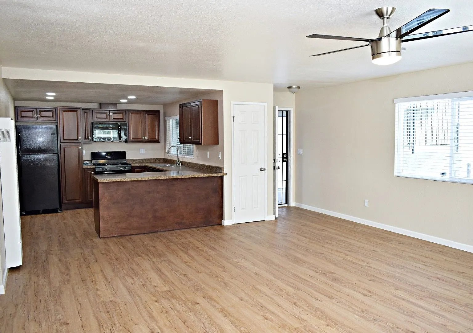 Linda Vista - Spacious Renovated Apartments Near USD — Photo 4