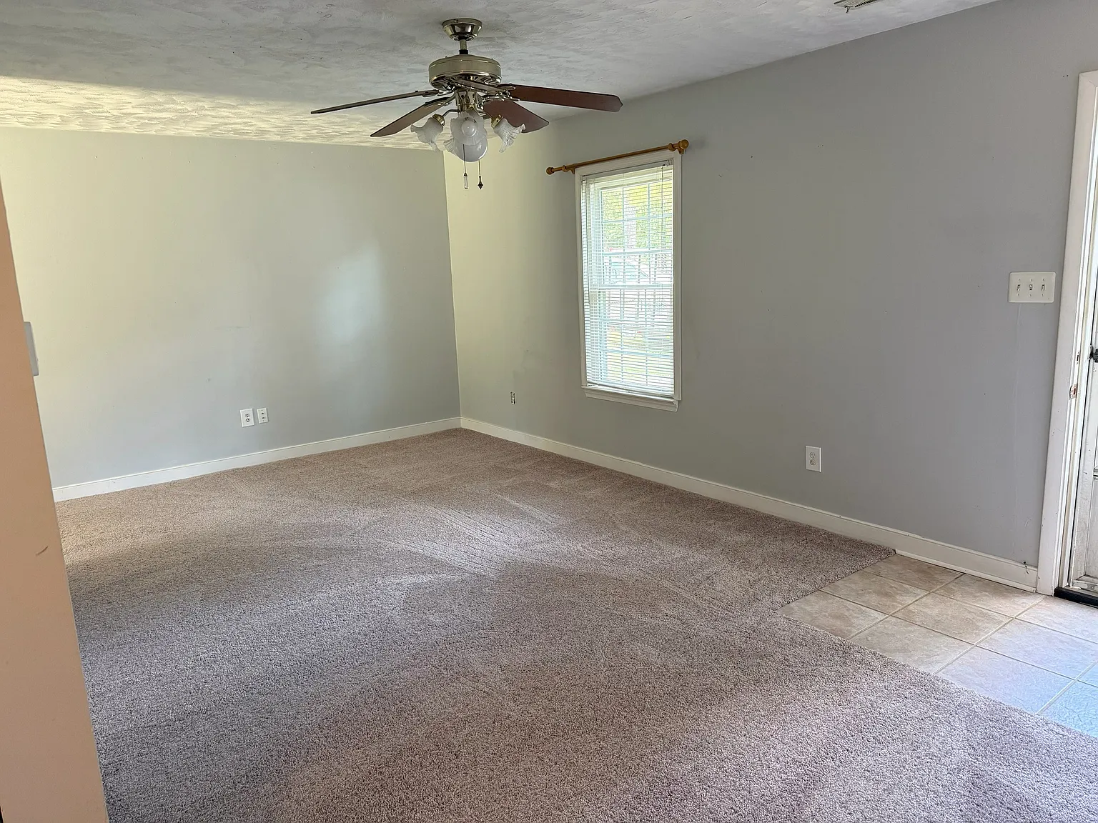 2 bed, 864 sqft, $1,700 — Photo 2