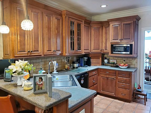 5th image of 315 Lakeview Cir