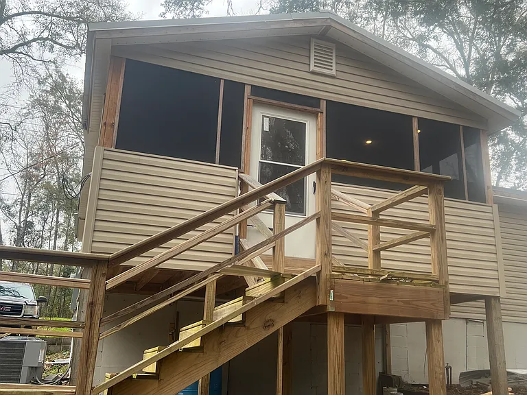 Back screen in porch