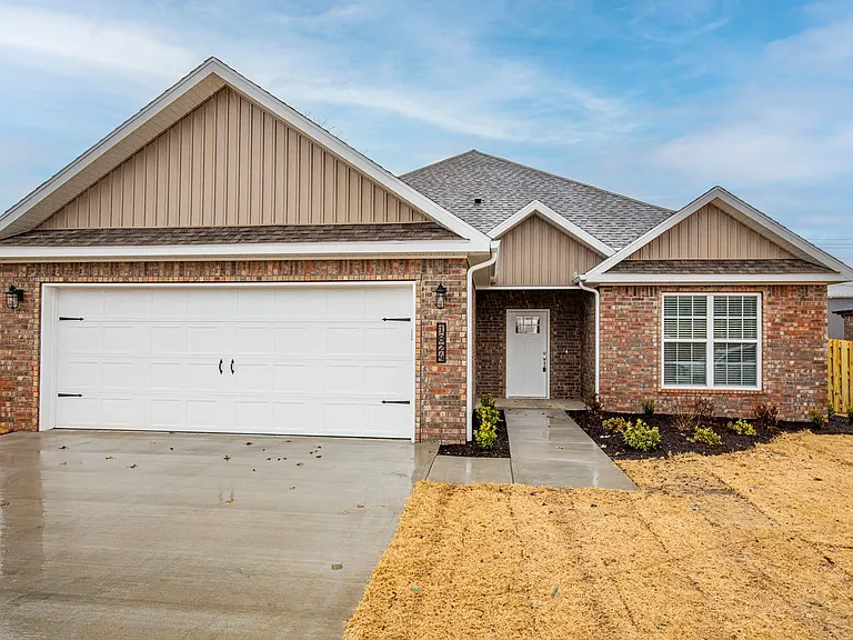 1824 Seay Cir — Photo 1