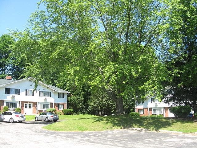 2nd image of 1102 Hickory St