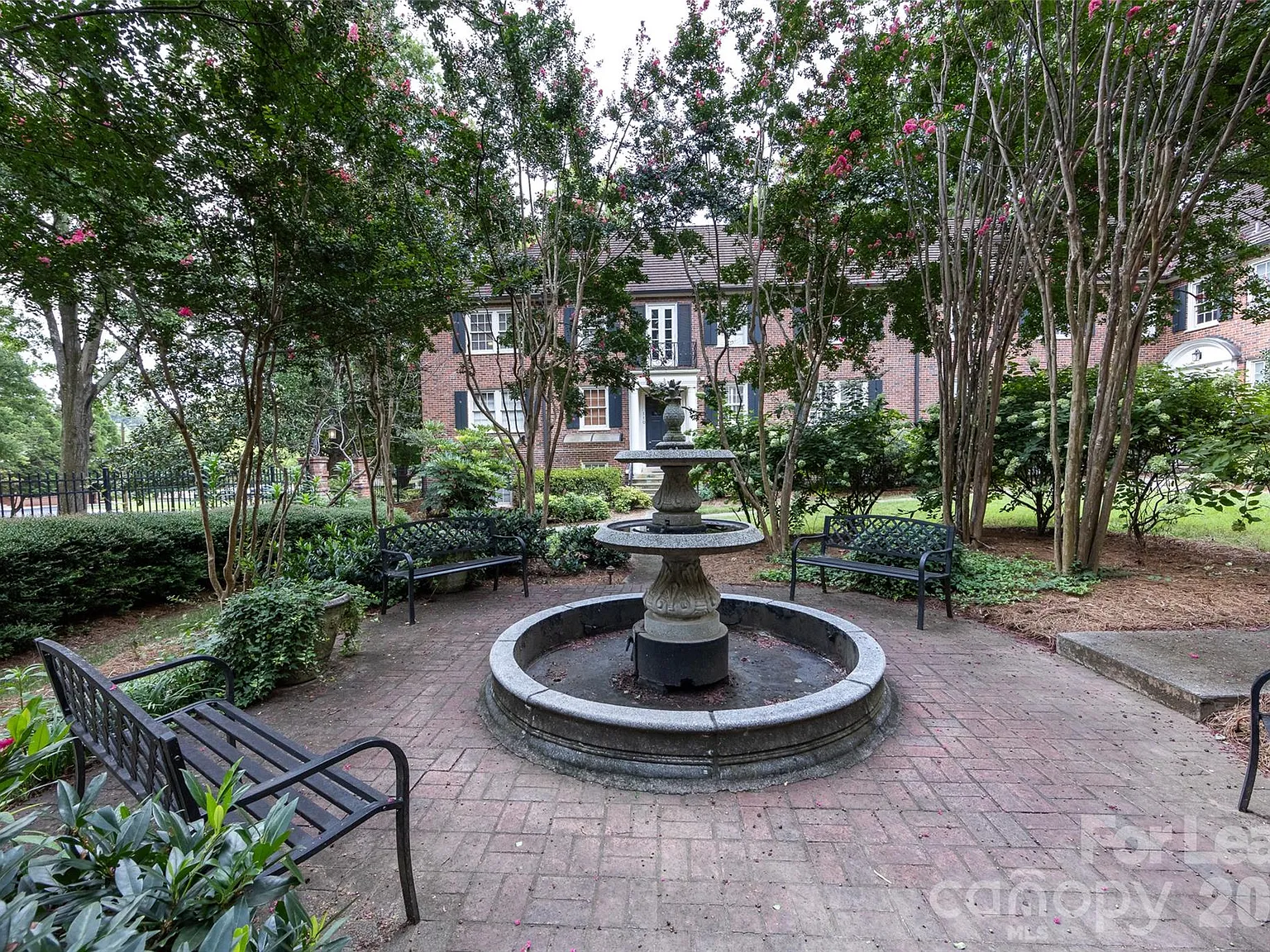 Alson Court — Photo 3