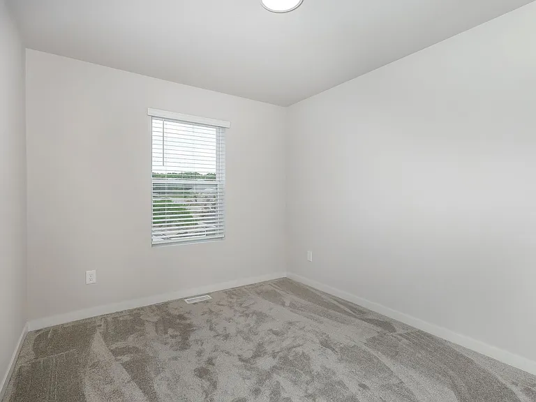 1835 Kingfisher Cir — Photo 16