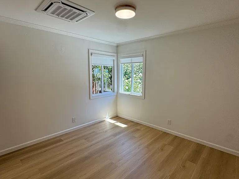 950 Hudson St — Photo 27