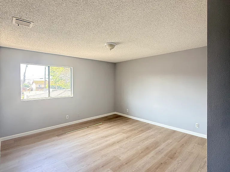 927 S Charlotte Ave #E — Photo 8
