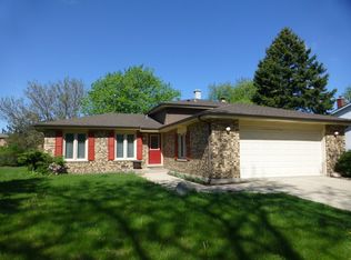 7524 Sheridan Dr, Willowbrook, IL