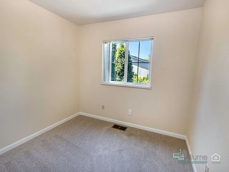 3489-3493 Hawthorne Ave NE — Photo 34