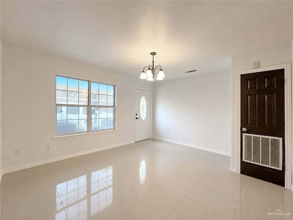 2 bed, 1.5 bath, 1088 sqft, $1,200 — Photo 4