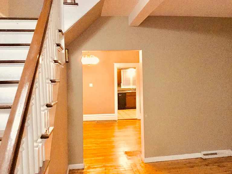 476 W Jackson St — Photo 3