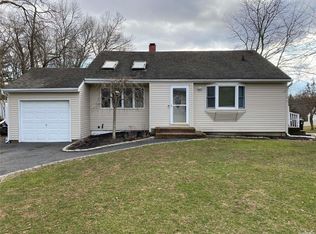 2 Iris Ln, Smithtown, NY 11787