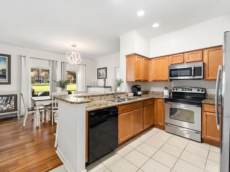 10000 SW 52nd Ave #35 — Photo 10