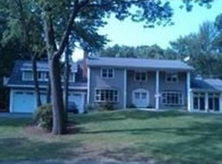 1 Colonial Park Dr, Lowell, MA 01851