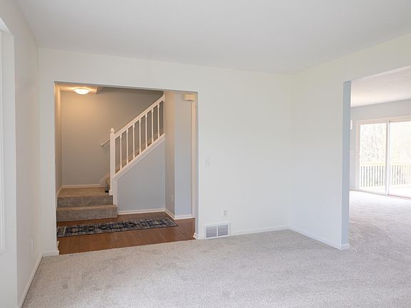 4th image of 6845 Lake Bluff Dr NE