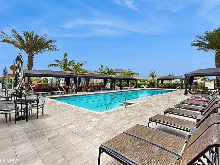 8350 Royal County Down Rd — Photo 41