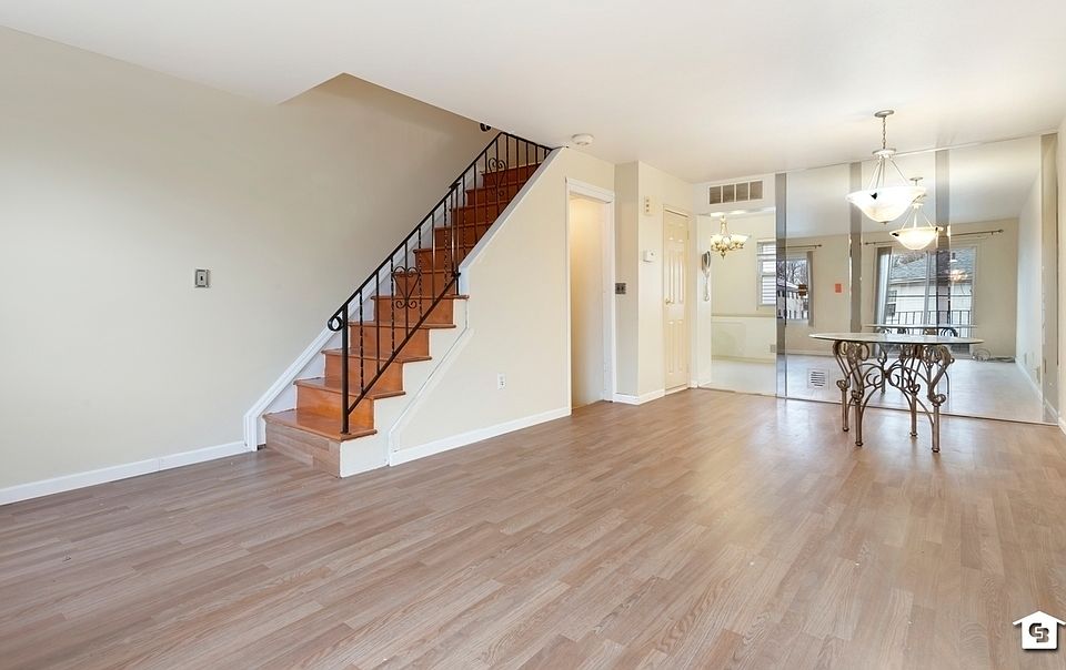 1st image of 19 Maria Ln #1