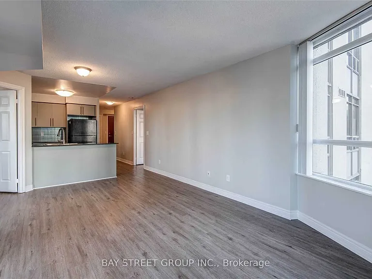 310 Burnhamthorpe Rd W #1913 — Photo 13