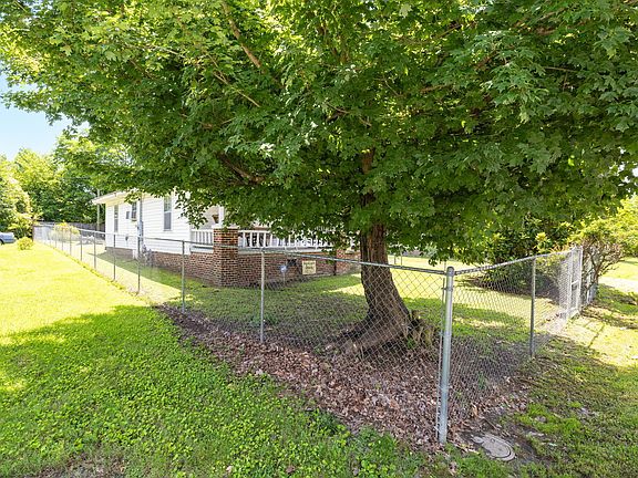 3rd image of 616 Willard St