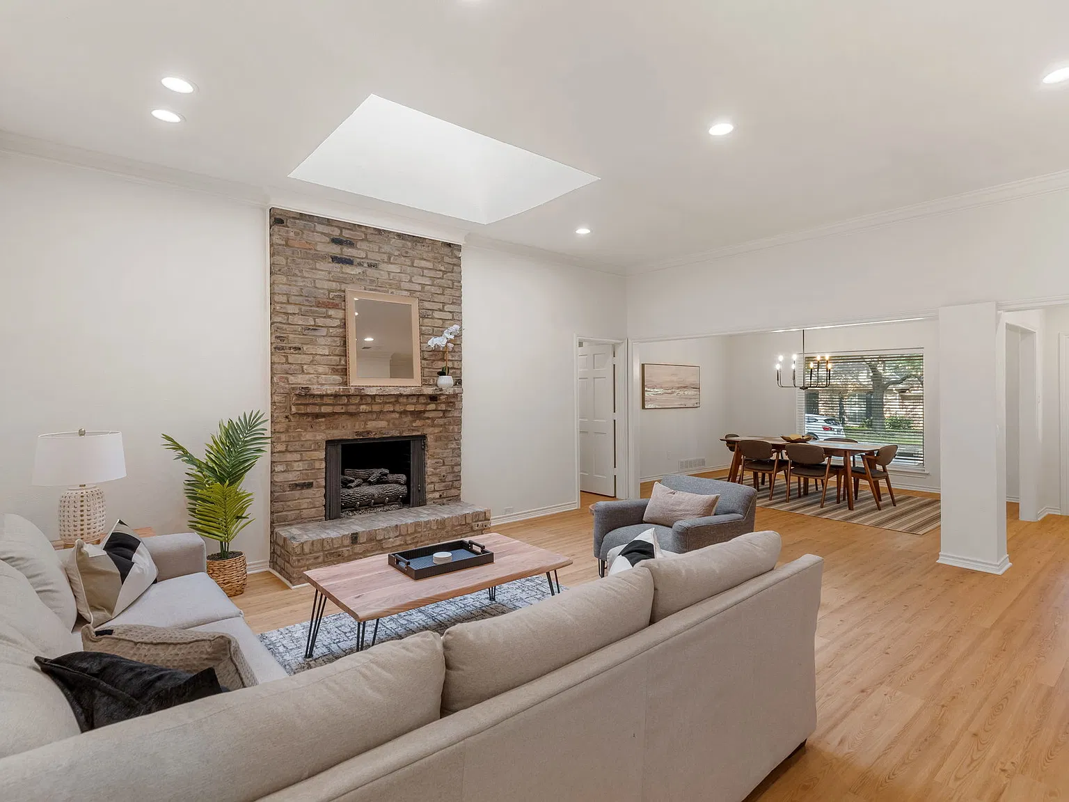 4 bed, 3.5 bath, 3355 sqft, $11,178 — Photo 4