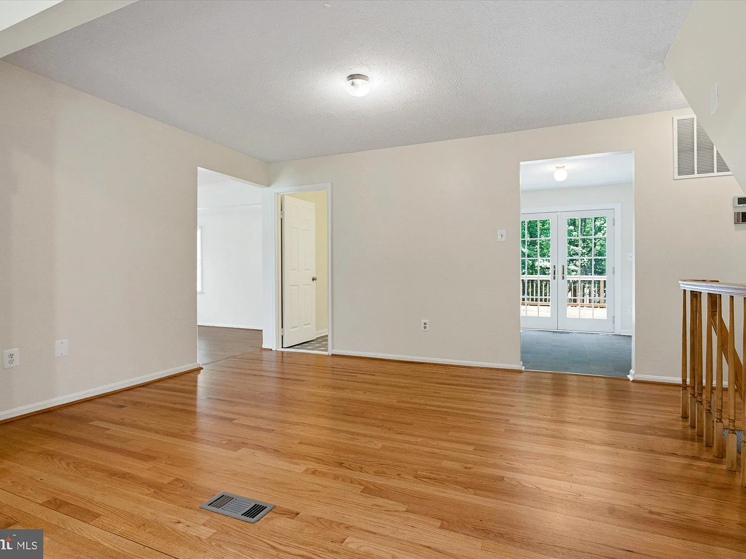 4 bed, 3.5 bath, 4142 sqft, $5,800 — Photo 2
